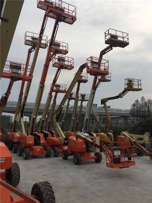 高空车与升降机租赁指南 规格、随车吊及应用解析